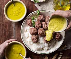 Crema de verduras, albóndigas en salsa de mostaza con arroz