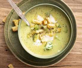 Crema de brócoli con gorgonzola y picatostes crujientes