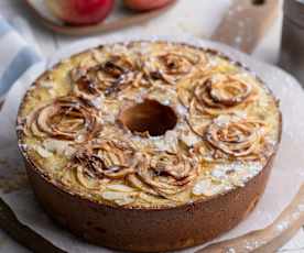 Crostata alla crema con spaghetti di mele