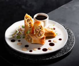 Minirollitos de langostinos con setas y salsa teriyaki