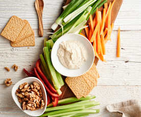 Molho de noz com legumes crus