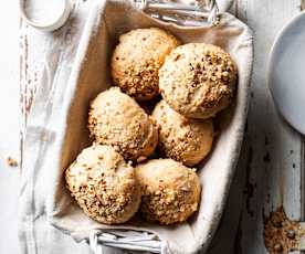 Pãezinhos de iogurte com caju e muesli