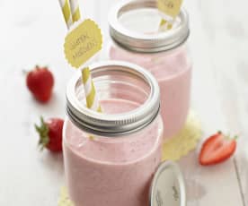 Erdbeer-Holunderblüten-Joghurt-Smoothie