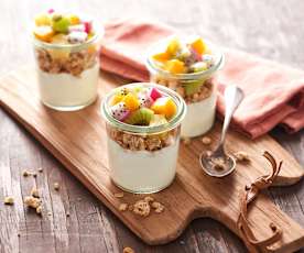 Verrine de fruits exotiques au yaourt et muesli