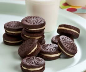 Chocolate Sandwich Cookies with Vanilla Cream