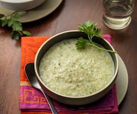 Soep van rijst, aardappelen en peterselie