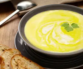 Bramborová krémová polévka se zeleninou
