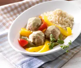Meatballs with Rice, Peppers and Curry Sauce