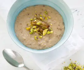 Oat porridge with dates and cardamom
