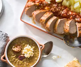 Menú: Lentejas estofadas. Solomillo de cerdo con patatas y salsa de tomate. Quesillo