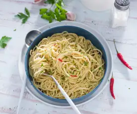 Espaguetis "aglio e olio" (Chef)