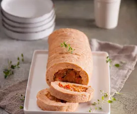 Rolada drobiowa z papryką, pomidorami i mozzarellą
