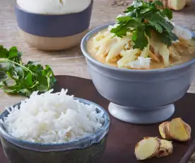 Curry de pescado con arroz basmati y bollos de yogur al vapor 
