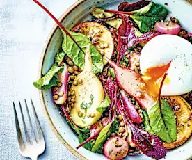 Salade de lentilles aux radis grillés et œuf mollet