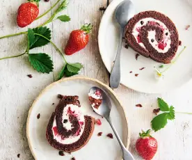 Gâteau roulé au chocolat et aux fraises