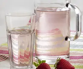 Agua con aroma de fresa