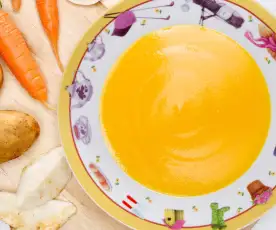 Polévka s mrkví, petrželí, celerem a bramborem