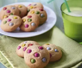 Cookies con confetti di cioccolato colorati