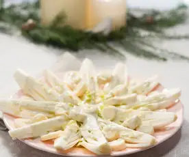 Ensalada de endibias, palmitos y salsa roquefort