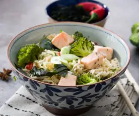 Ramen con salmón y brócoli - Japón