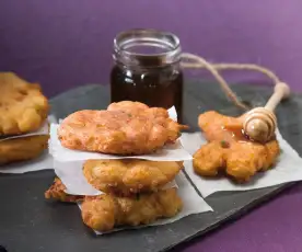 Tortillitas de bacalao con miel de caña