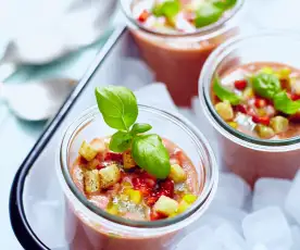 Polévka gazpacho s jahodami
