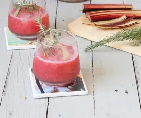 Gin fizz à la rhubarbe et au gingembre