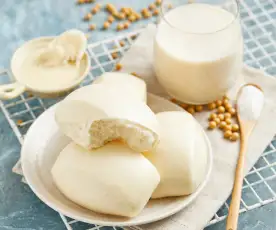Soy Milk and Steamed Buns
