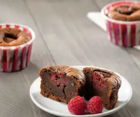 Muffins de chocolate con corazón de frambuesa