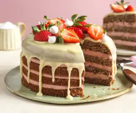 Naked-Erdbeer-Drip-Cake