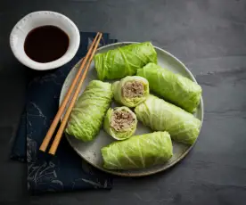 Steamed cabbage rolls with spicy sauce