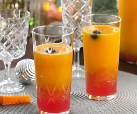 Mocktail de melocotón y arándanos rojos