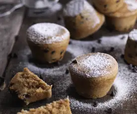 Muffin alla vaniglia e gocce di cioccolato al vapore