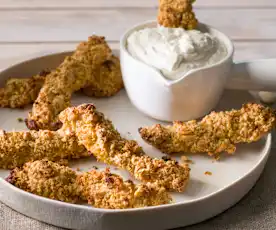 Crujientes de pollo almendrado con salsa ranchera