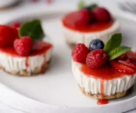 Vegan mini cheesecakes