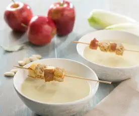 Sopa de endibia y manzana con brocheta de tofu