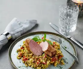 Schweinefilet auf Zucchini-Bulgur-Salat