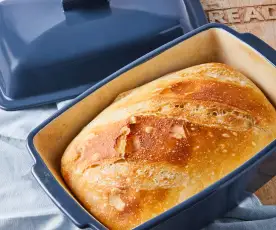 Pszenny chleb na maślance (z naczynia kamionkowego)