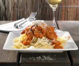 Spaghetti mit Kalbfleisch-Bolognese