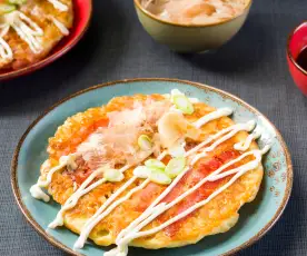 Okonomiyaki (tortitas japonesas)