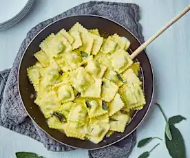 Ravioli burro e salvia (6 porzioni)