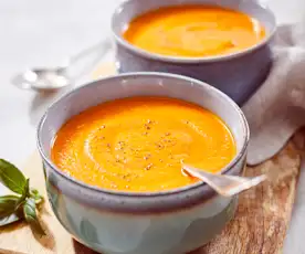 Möhren-Tomaten-Cremesuppe 