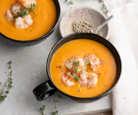 Crema de calabaza con langostinos dorados