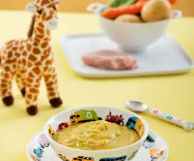 Purée ziemniaczane z zieloną fasolką, marchewką i kurczakiem (dla dzieci)