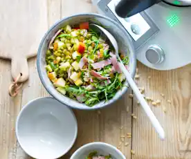Salade de pois cassés, jambon et pommes