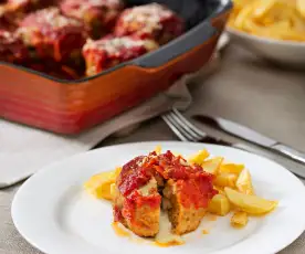 Kotlety (croquetas) faszerowane serem i boczkiem z sosem pomidorowym