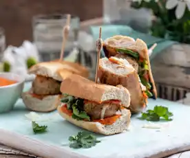 Sandwich z orientalnymi pulpecikami z indyka