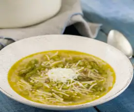 Zupa ze szparagami i szynką serrano