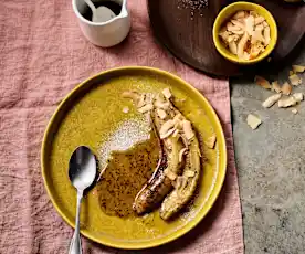 Plátanos con salsa de coco y canela