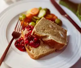 Paranussbraten mit Preiselbeersauce und Rosenkohl